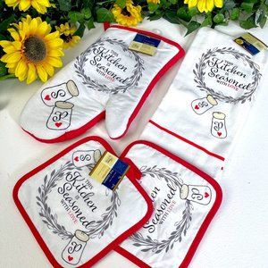 THIS KITCHEN IS SEASONED WITH LOVE Oven Mitt 2 Pot Holders Kitchen Towel 4Pc Set